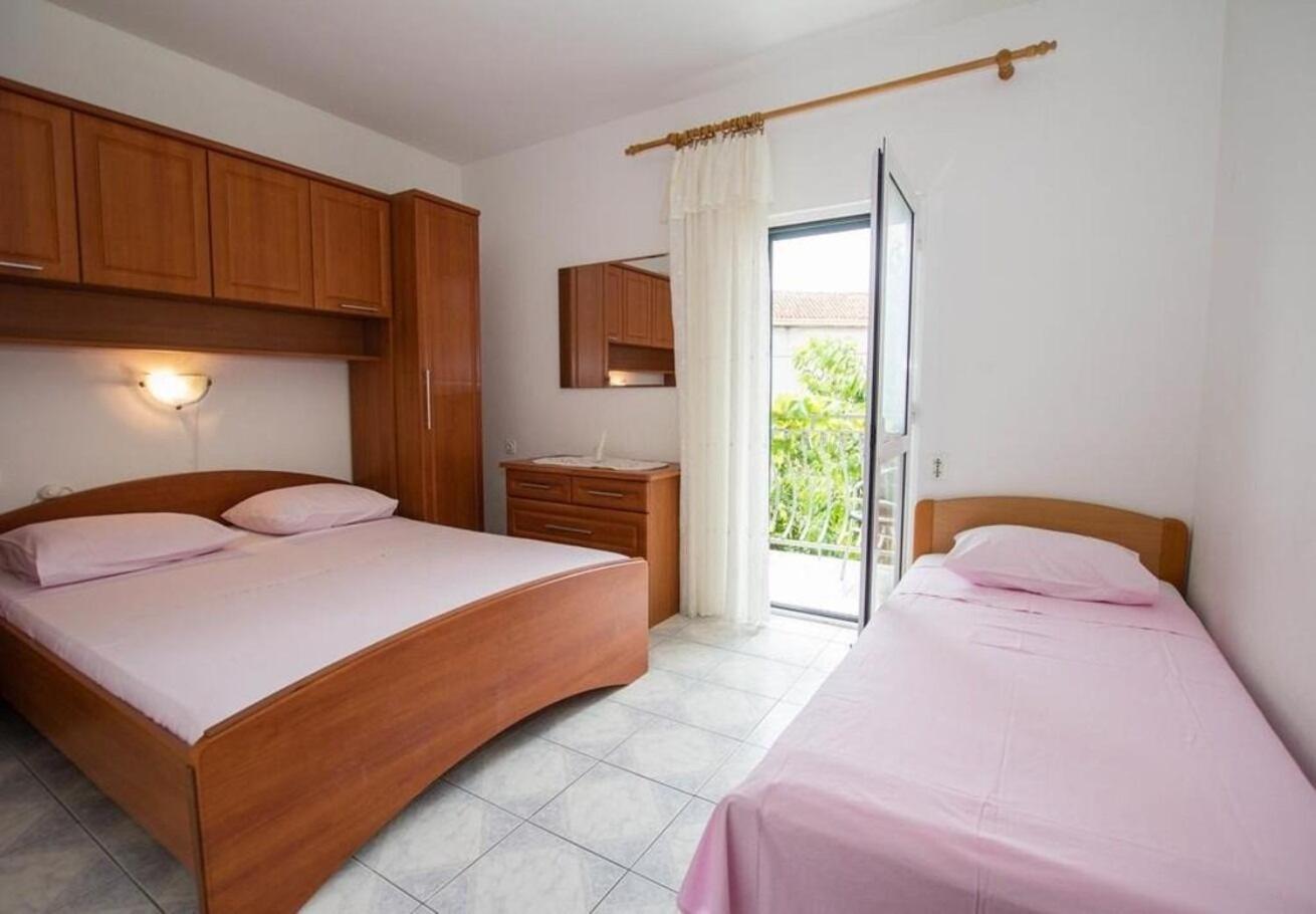 Sućuraj Apartments Juri מראה חיצוני תמונה