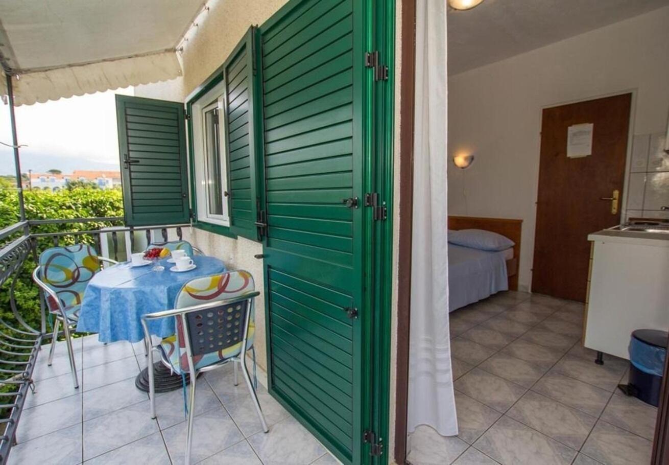 Sućuraj Apartments Juri מראה חיצוני תמונה
