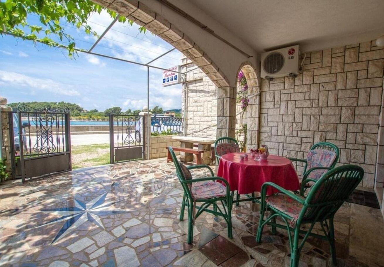 Sućuraj Apartments Juri מראה חיצוני תמונה