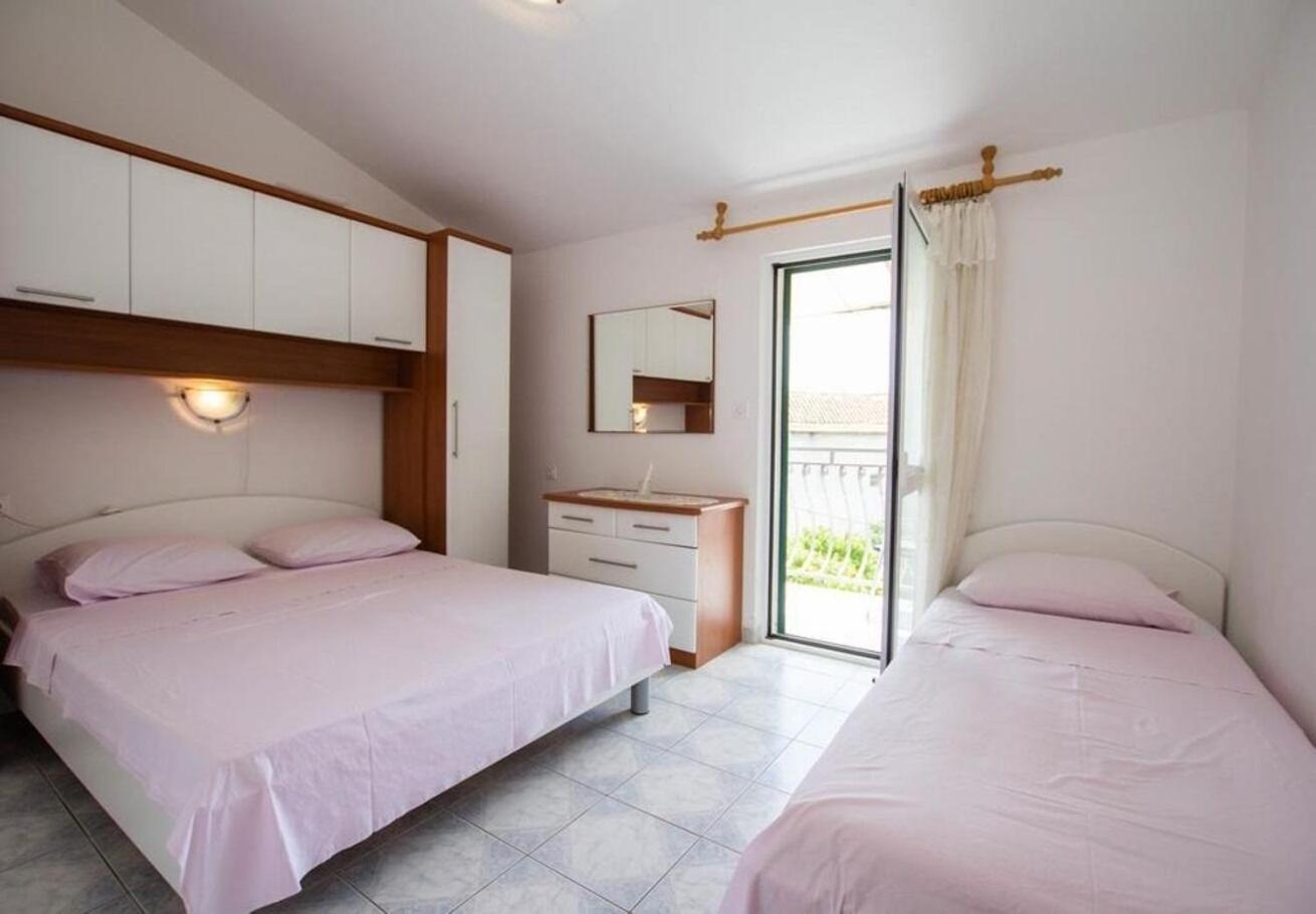 Sućuraj Apartments Juri מראה חיצוני תמונה
