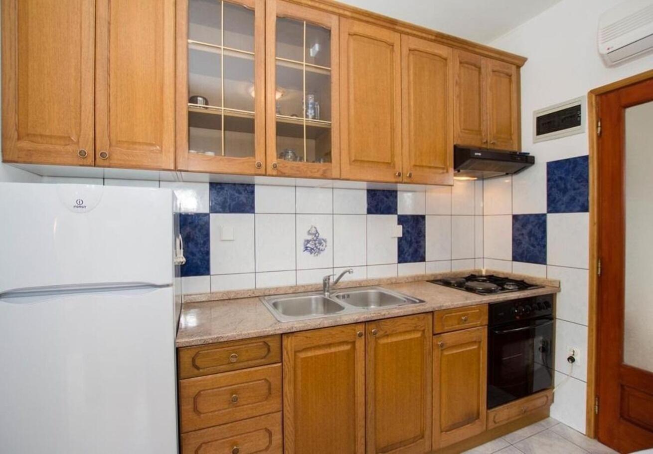 Sućuraj Apartments Juri מראה חיצוני תמונה