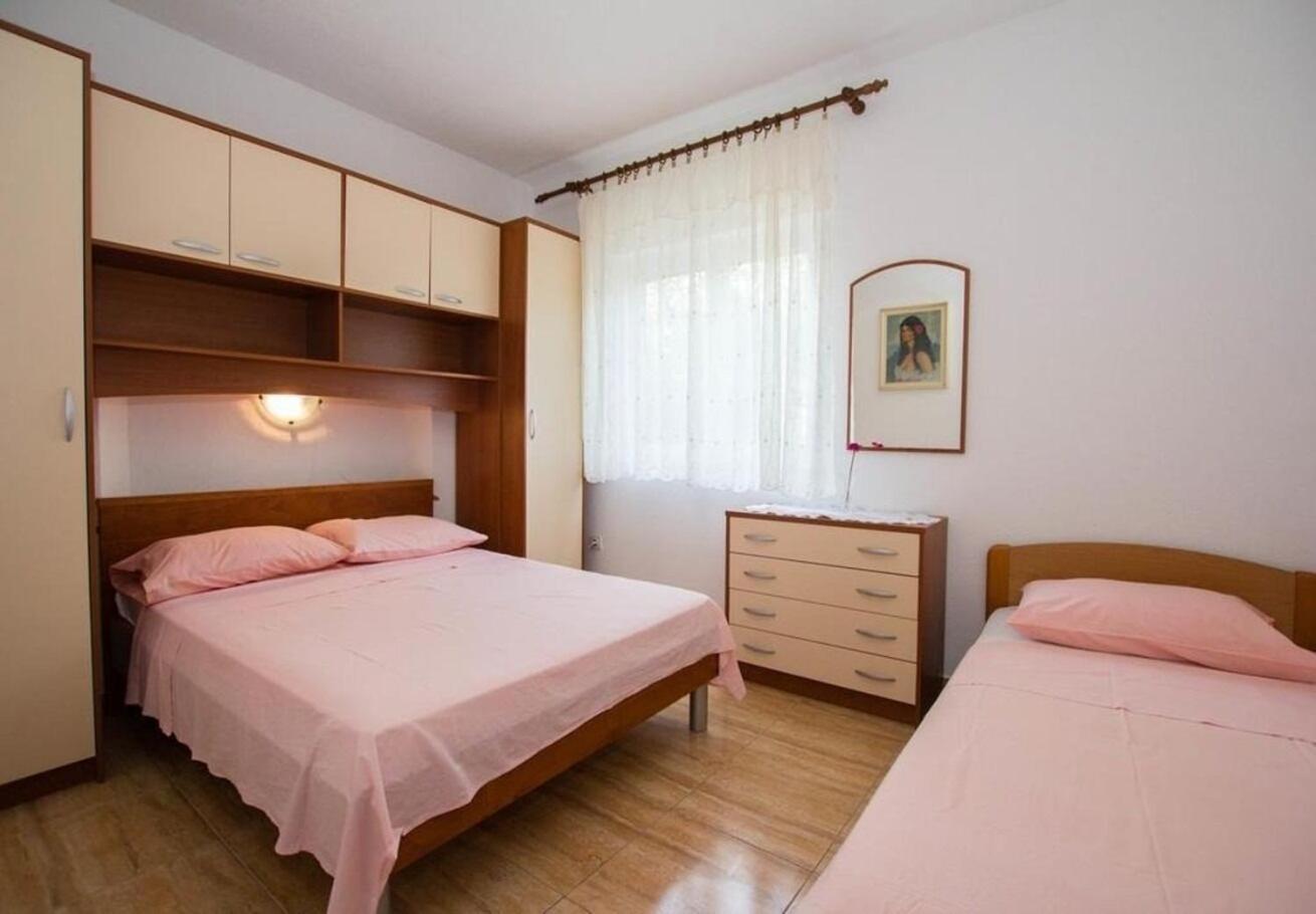 Sućuraj Apartments Juri מראה חיצוני תמונה